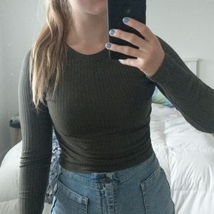 Long sleeve green top